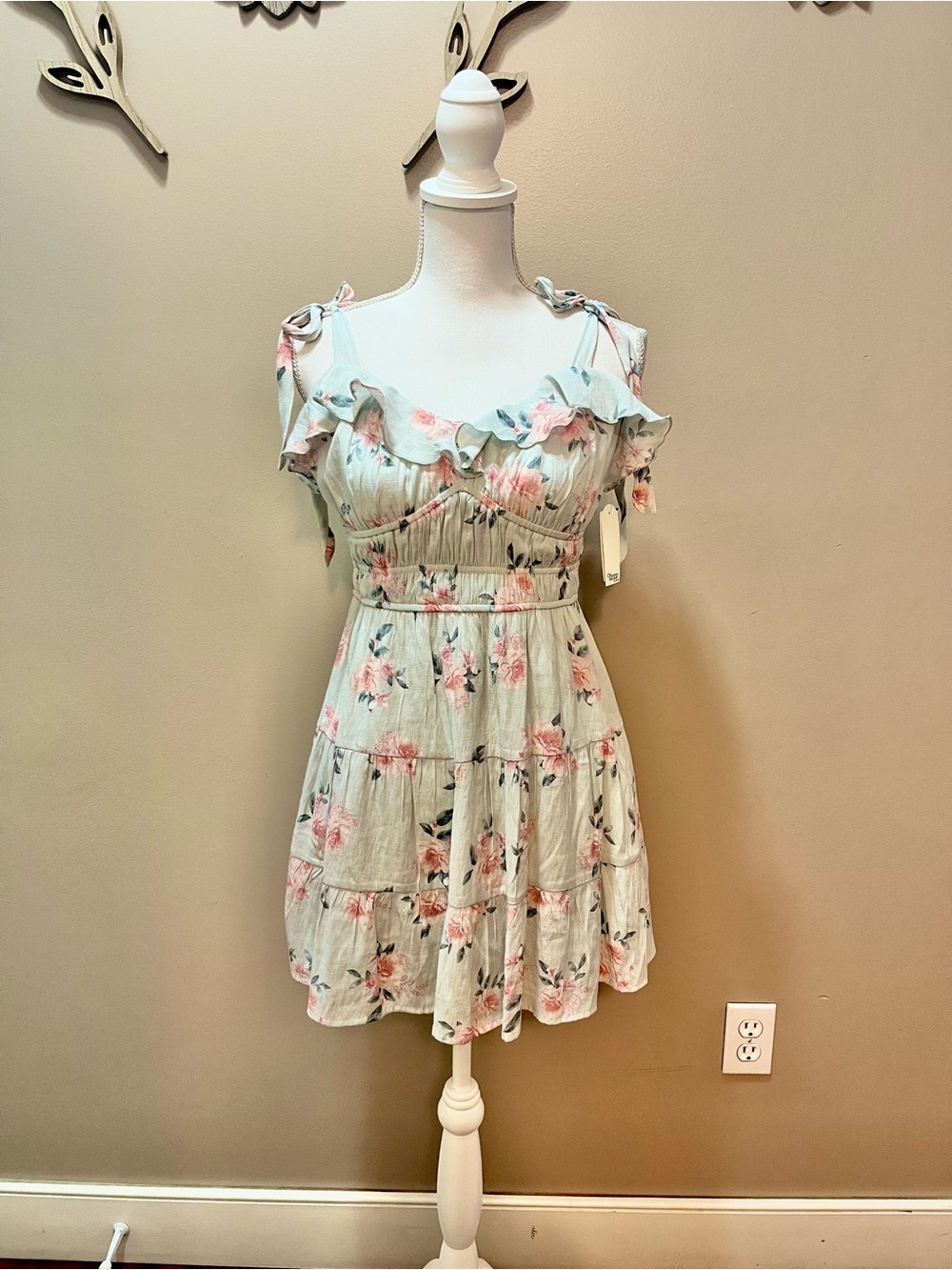 NWT Trixxi Floral Ruffle Tiered Mini Dress Size Medium